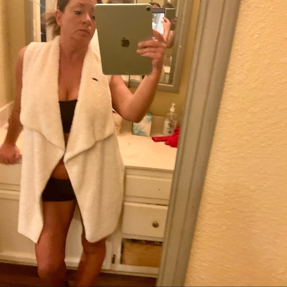 NEW LISTING‼️Fuzzy Vest NWT $68 - Picture 2 of 11
